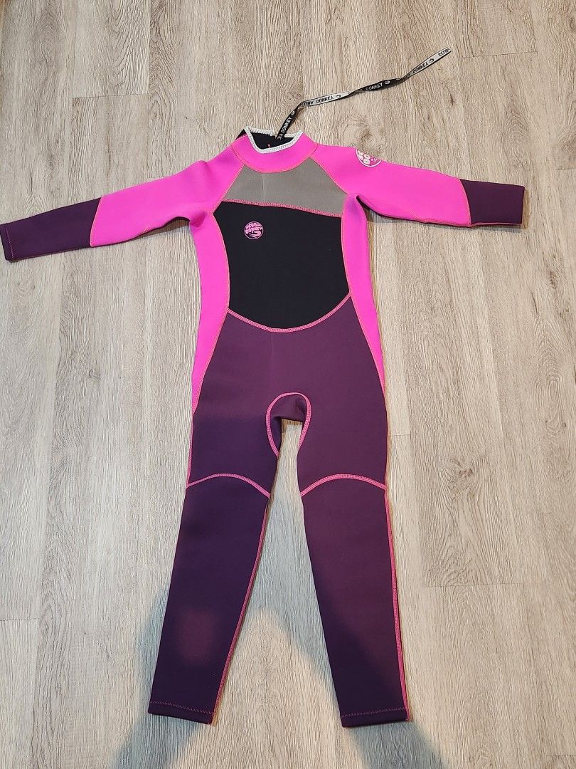 Kids Thermal Swimwear | Ages 3-10 | Unisex-youth | 2.5mm Neoprene Swimsuit | Swimming | UPF50+ UV Protection | SunSplash (Category: Babies & Kids Fashion) located in Singapore. Submitted by shoppaholict (Listing ID 1379044342, Image 1). Description: Brand new kids thermal Swimwear to keep warm. Brought the wrong size too big for my girl. Original price at 45.90.