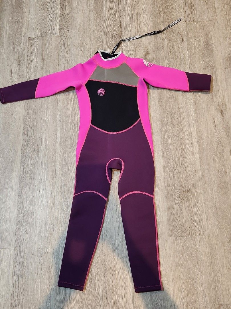 Kids Thermal Swimwear | Ages 3-10 | Unisex-youth | 2.5mm Neoprene Swimsuit | Swimming | UPF50+ UV Protection | SunSplash (Category: Babies & Kids Fashion) located in Singapore. Submitted by shoppaholict (Listing ID 1379044342, Image 2). Description: Brand new kids thermal Swimwear to keep warm. Brought the wrong size too big for my girl. Original price at 45.90.