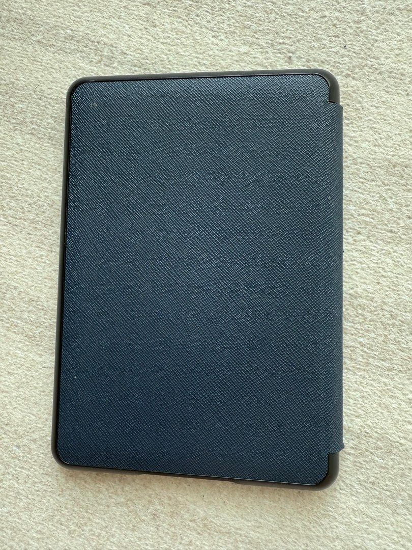 Kindle Paperwhite (10th Gen) with Cover (Category: E-Readers) located in Singapore. Submitted by mojoking (Listing ID 1378929699, Image 2). Description: Lightly used Kindle Paperwhite (10th generation) e-reader with a matching smart cover. The cover is in good condition. The screen is in excellent condition. Includes the original geekbit cover..