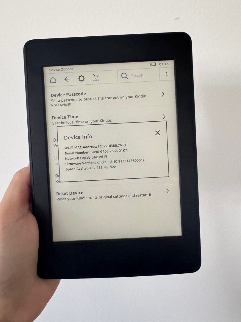 Kindle Paperwhite 3 (Category: E-Readers) located in Singapore. Submitted by starchild.r (Listing ID 1378977448, Image 3). Description: Excellent condition, never drop before, rarely use 0 in perfect condition.