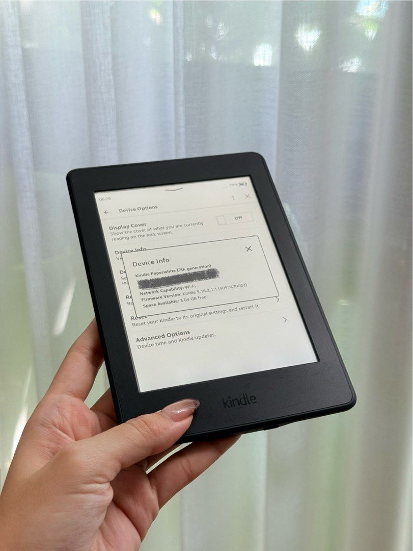 Kindle Paperwhite (7th Gen) - Black (Category: E-Readers) located in Singapore. Submitted by fundmywardrobe (Listing ID 1378992963, Image 1). Description: Used Kindle Paperwhite (7th Generation) e-reader. The device is in good working condition. The screen is clear and the device functions as expected. Minor cosmetic wear..