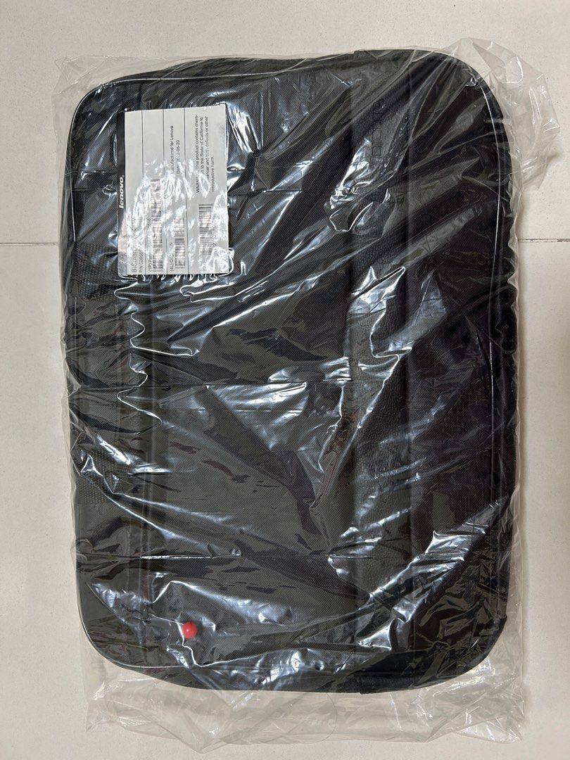 Lenovo Laptop Bag (Category: Laptop Bags & Sleeves) located in Singapore. Submitted by onsenegg_ (Listing ID 1378988001, Image 3). Description: 40cm x 30cm can fit 15” laptop.