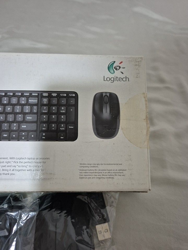 Logitech Wireless Combo MK220 - Compact Keyboard and Mouse63207329365378114