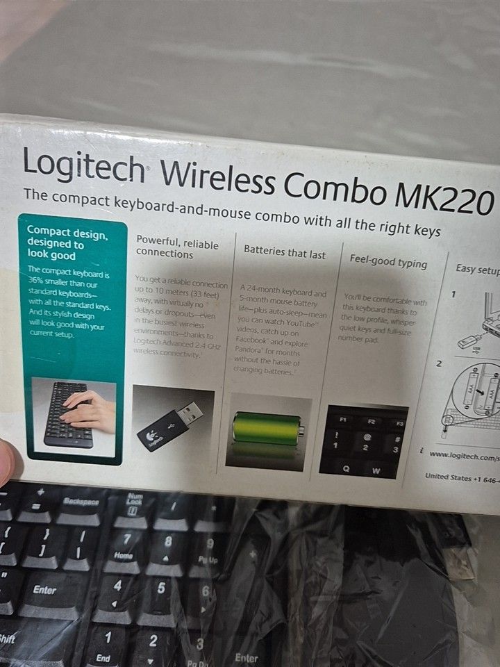 Logitech Wireless Combo MK220 - Compact Keyboard and Mouse63207329365378111