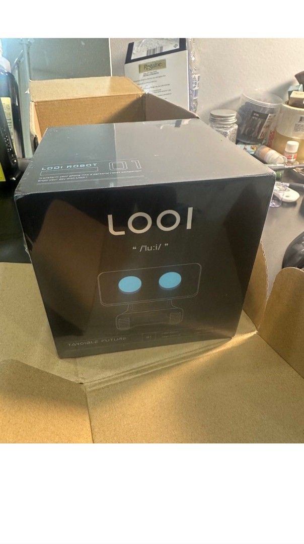 LOOI Robot (Category: Other Gadgets) located in Singapore. Submitted by emy09 (Listing ID 1378942665, Image 1). Description: - LOOI robot - Original packaging - Sleek black design - Includes robot base and box - Ideal for anyone seeking a new robot - price negotiable https://youtu.be/wASH6vyMxjE?si=MifGSFFM0uhlbykS.