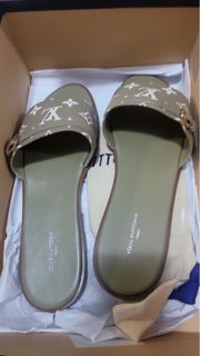 (Category: ) located in . Submitted by srslyshopaholic (Listing ID 1379077517, Image 1). Description: .