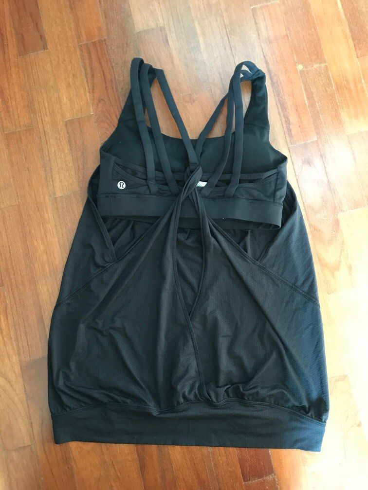 Lululemon black yoga training pilates TOP size 6 with integrated bra (Category: Activewear) located in Singapore. Submitted by jellybeansjuice (Listing ID 1379034521, Image 1). Description: Two in one TOP with tank and bra Subtle twist design at the back Size 6 Black Classic yet stylish cut - Lululemon black tank TOP with integrated bra Only worn once .