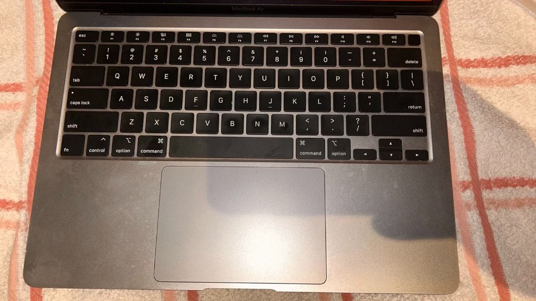 MacBook Air 2020 Retina A2179 Core i5 (Category: Laptops & Notebooks) located in Quezon City. Submitted by konovalov (Listing ID 1379004538, Image 2). Description: MacBook Air Retina 2020 13-inch (A2179) OS: Ventura 13.7 Processor: Intel Core i5 1.1GHz Quad-Core Storage: 256GB SSD RAM: 16GB DDR4 3733 MHz Battery Cycle Count: 133 (Normal) Purchase Date: September 2020 for PHP74,990 online and unit was shipped from Singapore Opened: March 2021 Last
