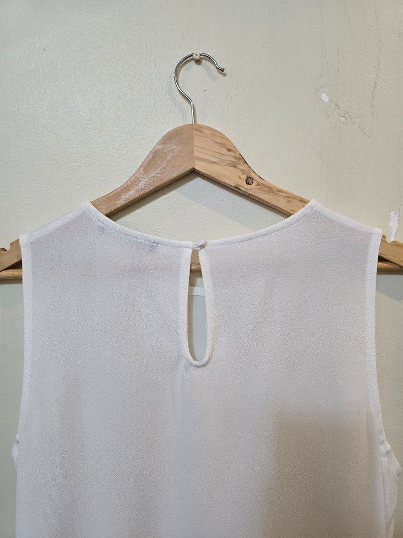 Mango Tie Sleeveless (Category: Sleeveless) located in Malolos. Submitted by ciantin (Listing ID 1378974496, Image 2). Description: .