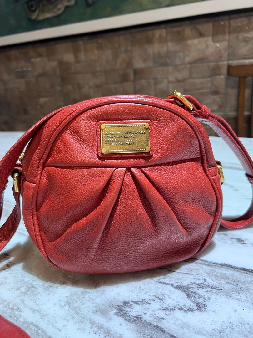 marc jacobs (Category: Cross-body Bags) located in Tarlac. Submitted by Filritz_8 (Listing ID 1378970954, Image 2). Description: Almost brand new Wala ako discuss dito sobra Ganda at malinis.