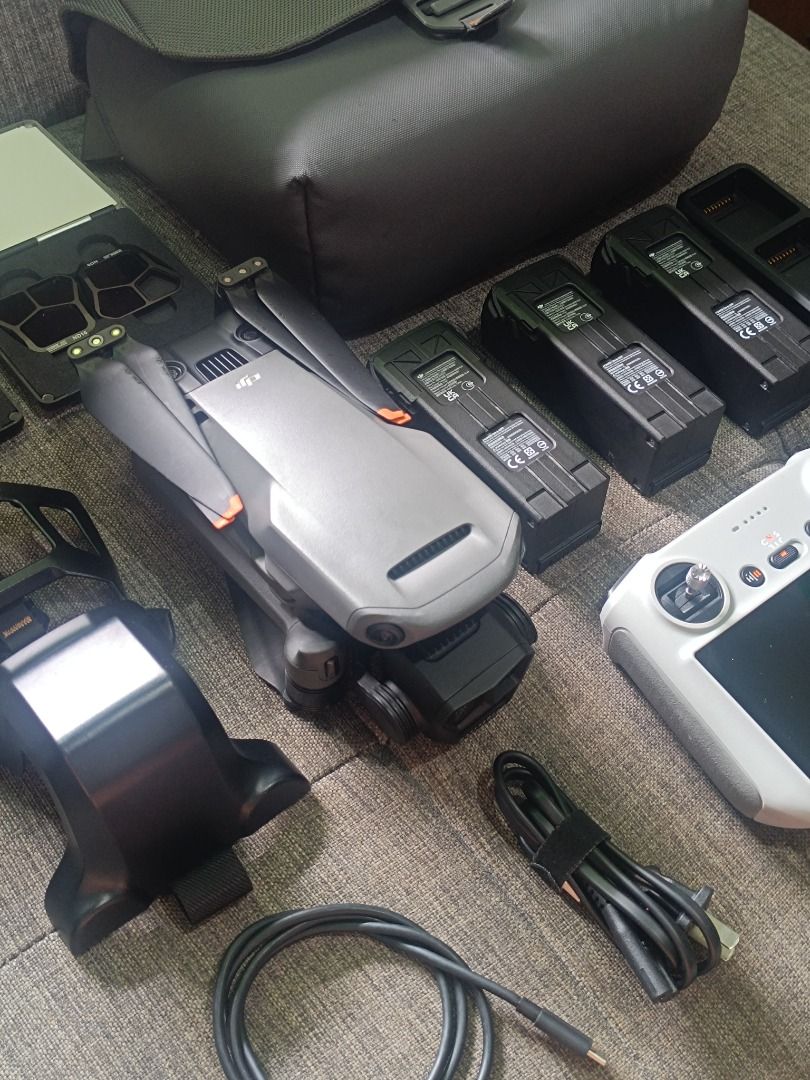 MAVIC 3 PRO FMC (Category: Drones) located in Caloocan City. Submitted by dimarananr83261 (Listing ID 1378939600, Image 3). Description: For sale: DJI Mavic 3 Pro FMC Price: 88k nego Open for swap sa lower unit + add cash Inclusions: Aircraft Dji RC 1 remote 3 batteries (35, 35, 39 cycles) Charger hub and cables Bag Nd filter set 100% good condition no issue RFS : bawas extra drone Pick up /Meetup only!.