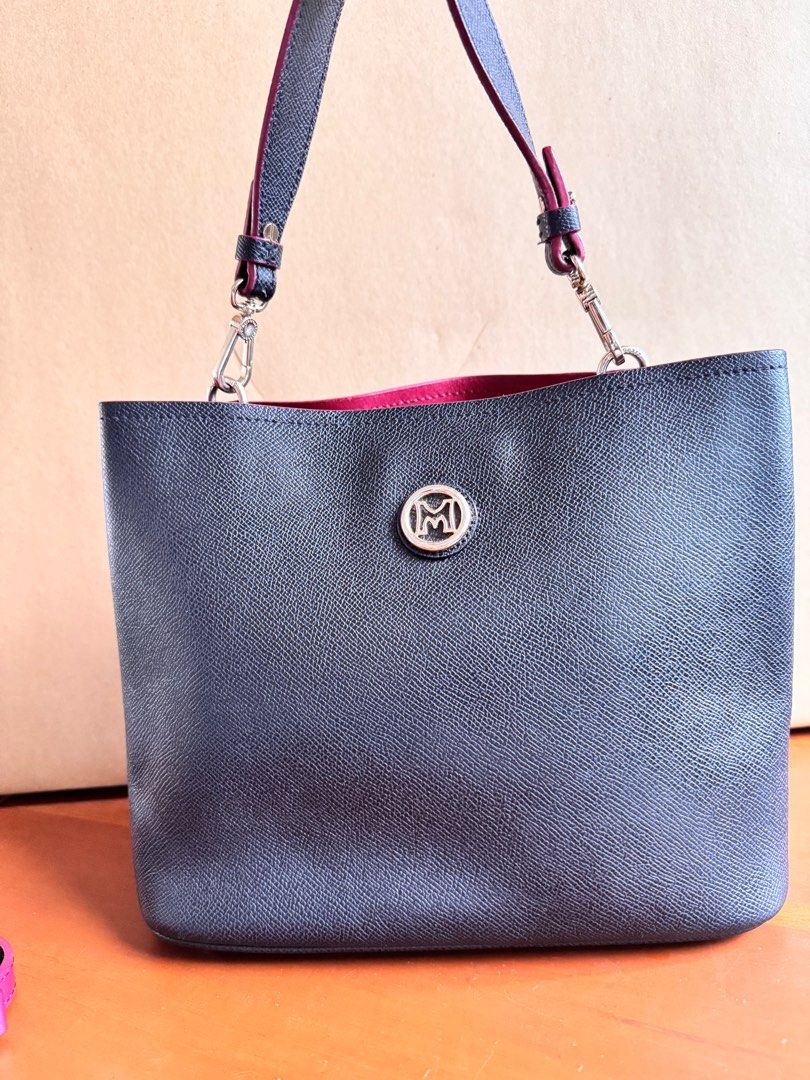 Metro City Shoulder/Sling Leather Bag (Category: Luxury Bags & Wallets) located in Muntinlupa City. Submitted by felma31 (Listing ID 1379035644, Image 2). Description: .