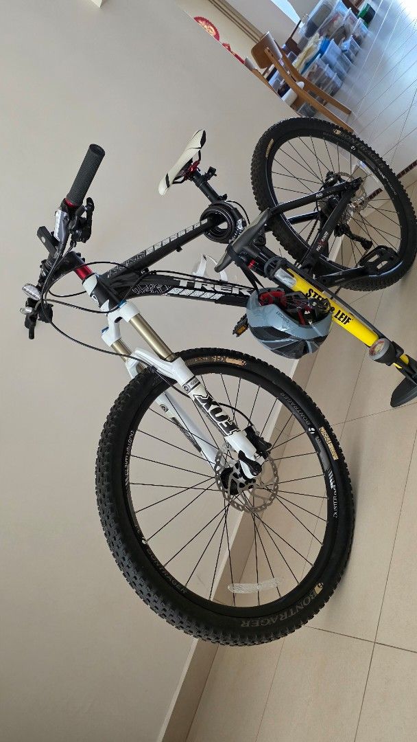 Mountain Bicycle (Category: Bicycles) located in Singapore. Submitted by mtpc68 (Listing ID 1378961441, Image 3). Description: Only used a few times. In very good condition. letting go of it as there is no space to store it. Come with additional helmets, pump and locks (FOC).