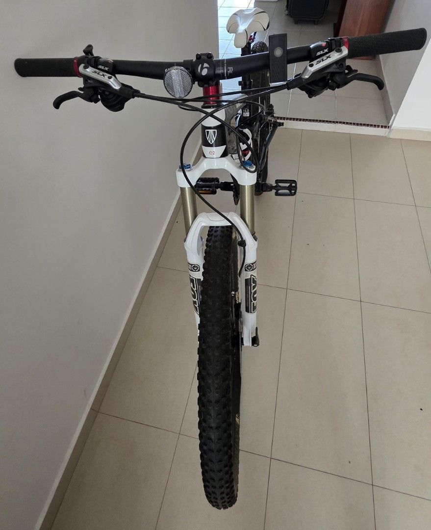 Mountain Bicycle (Category: Bicycles) located in Singapore. Submitted by mtpc68 (Listing ID 1378961441, Image 2). Description: Only used a few times. In very good condition. letting go of it as there is no space to store it. Come with additional helmets, pump and locks (FOC).