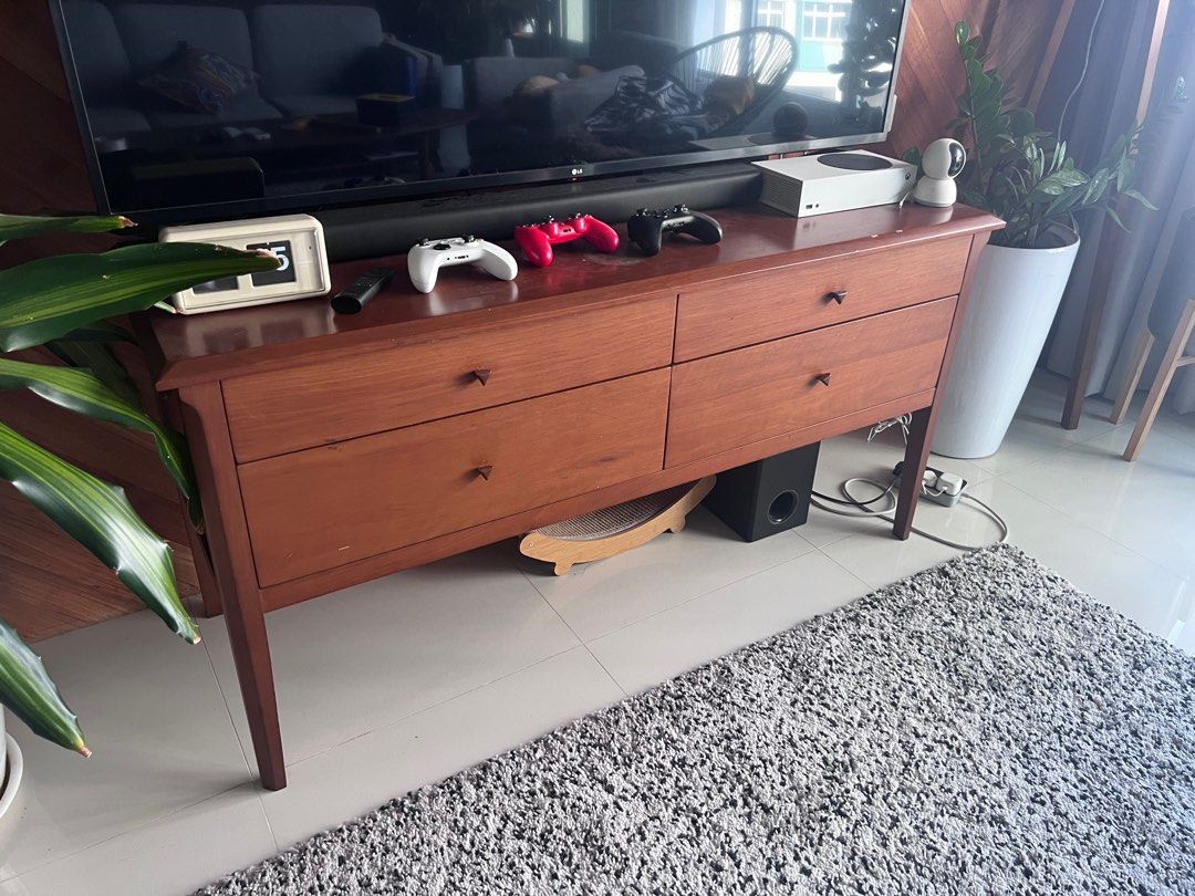 Moving out giveaway. FREE FURNITURE! HAS TO GO BY 15 JULY! (Category: Garage sale) located in Singapore. Submitted by little.ms.flea (Listing ID 1378961833, Image 1). Description: Item: 1x Side table brown 1x loft bed All in good condition still. Need to go by 15 July. Buyer to arrange for own pick up. .