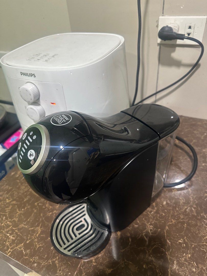 Nescafe Genio S Plus (Category: Coffee Machines & Makers) located in Quezon City. Submitted by redvelvetinception (Listing ID 1378942003, Image 3). Description: Bought this last September 2024. No boxes, threw it away already, but used this only for like 3-4 boxes of dolce gusto This is on sale now for 6,000+ But selling it for 4,500 nalang. Can do meet ups or you can book lalamove/gravb (Metro Manila).