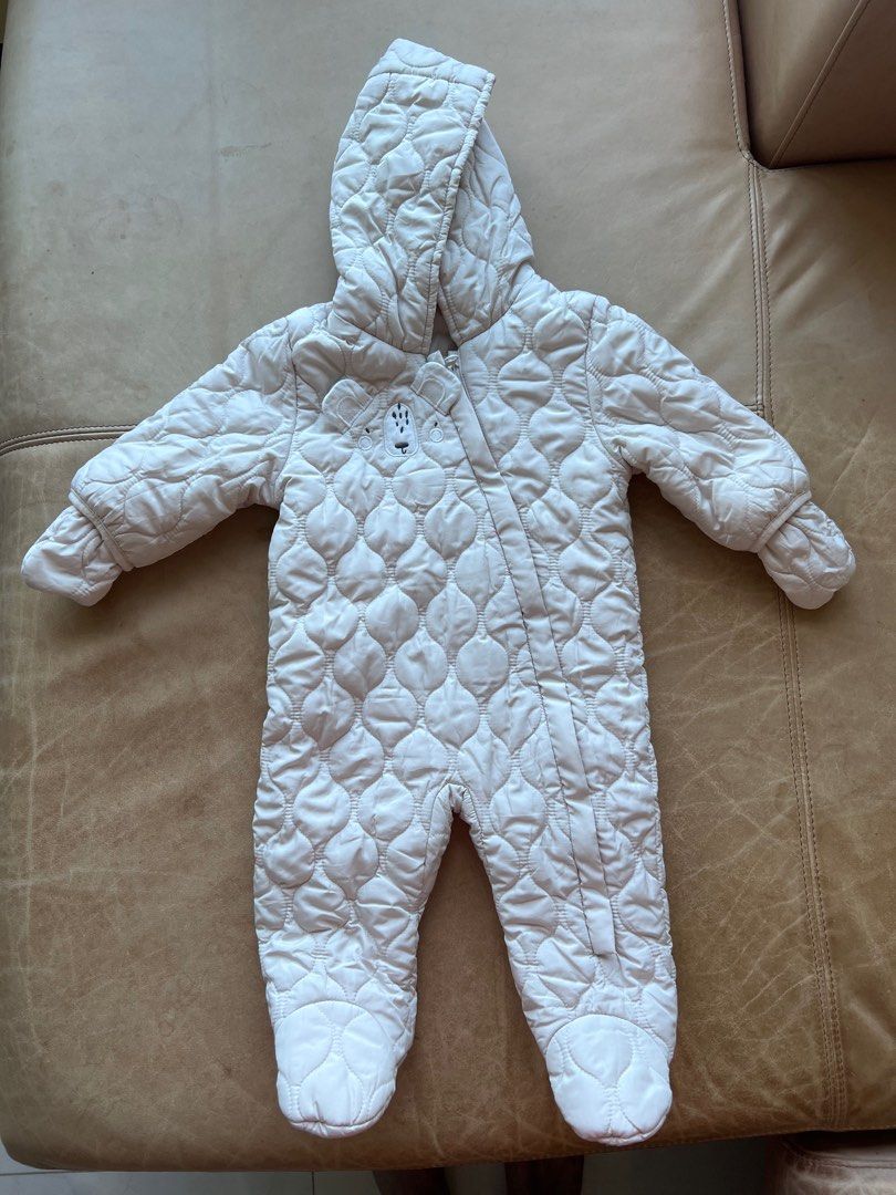 Next Baby Snowsuit 3-6 Months (Category: Babies & Kids Fashion) located in Singapore. Submitted by zxxlingxxz (Listing ID 1378929799, Image 1). Description: Cozy white baby snowsuit from Next. Suitable for babies aged 3-6 months. Features a quilted design and attached hood. In good condition, perfect for keeping your little one warm during colder weather. Only used once during holiday this year. Delivery add $3 use smartpac.