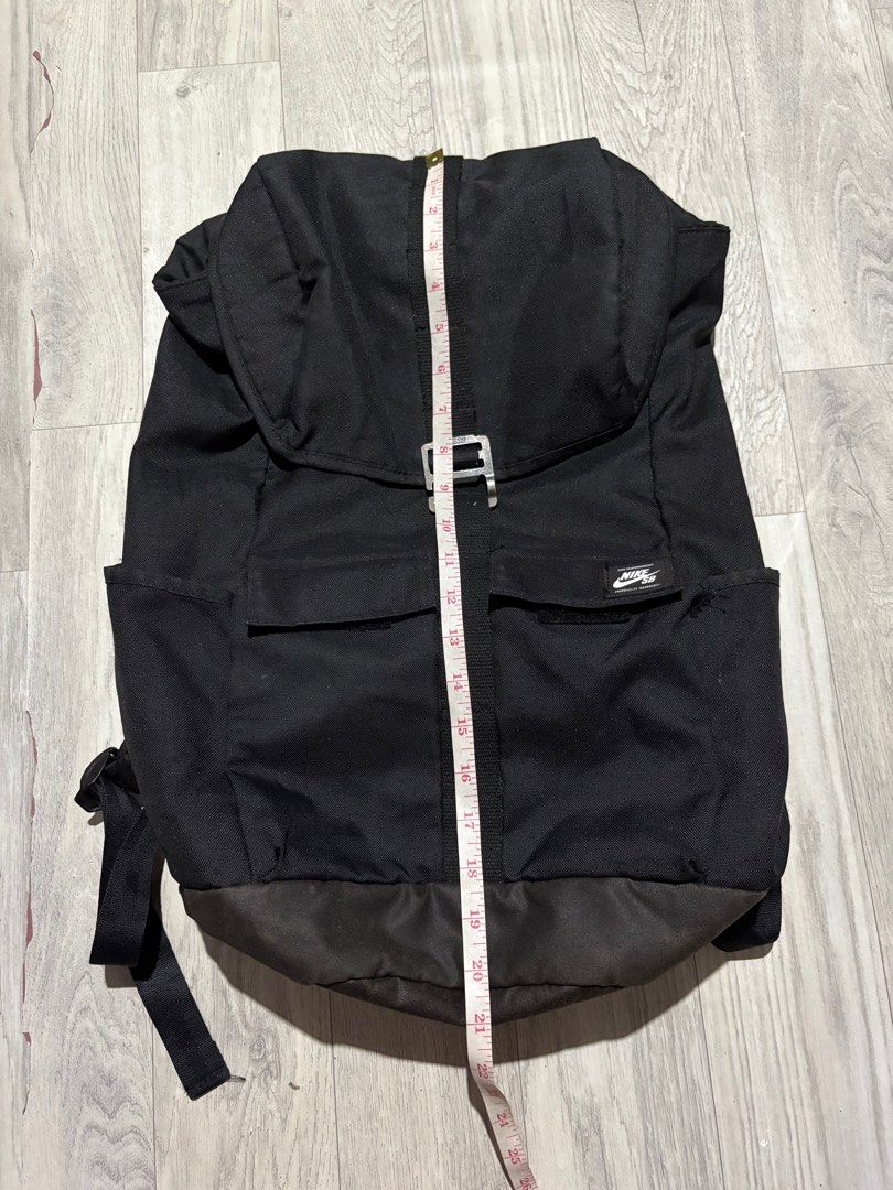 Nike sb backpack (Category: Backpacks) located in Guihulngan. Submitted by fbthriftgoodsniace (Listing ID 1379057851, Image 2). Description: May minor issue lng Loosestitch sa pocket.