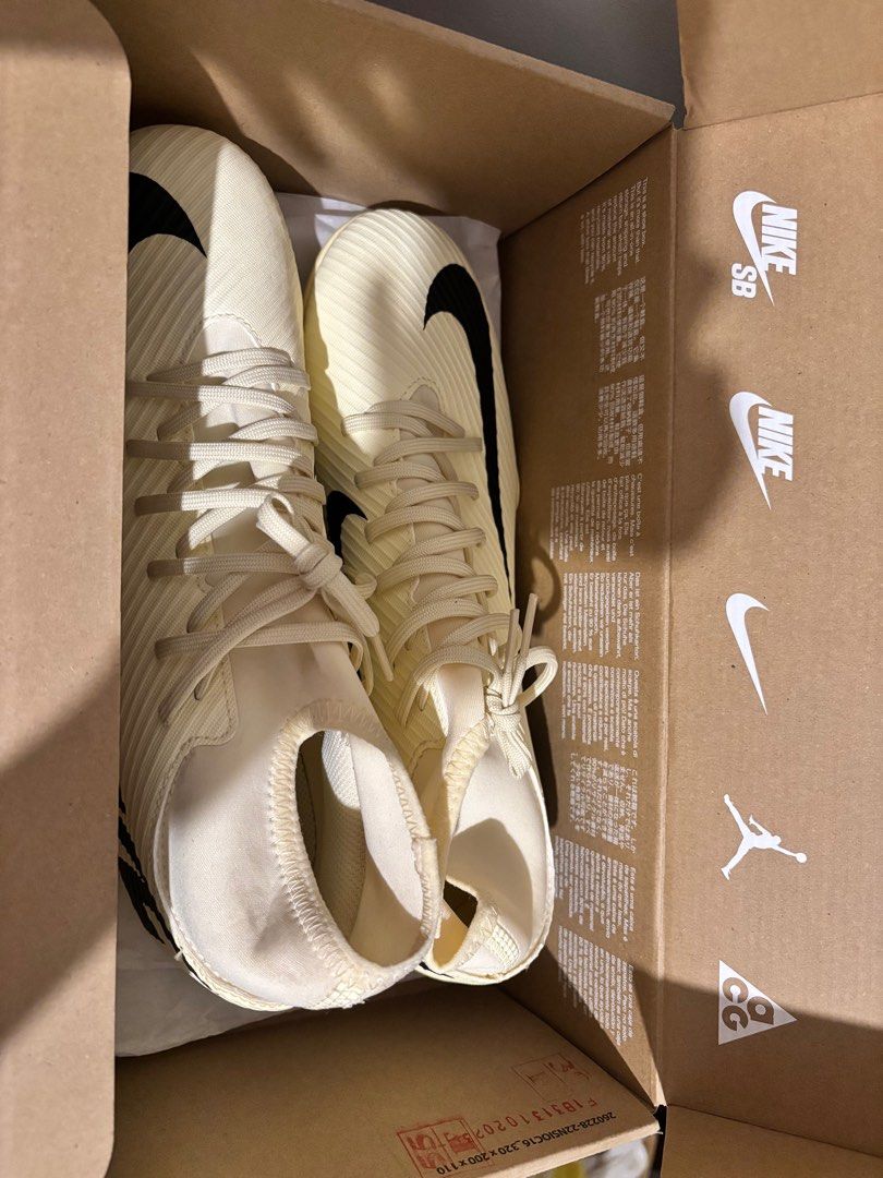Nike Superfly Club Mercurial (Category: Sneakers) located in Quezon City. Submitted by pumpumpurin (Listing ID 1379115911, Image 1). Description: - Never used - Bought from bootcamp - Womens sizing.