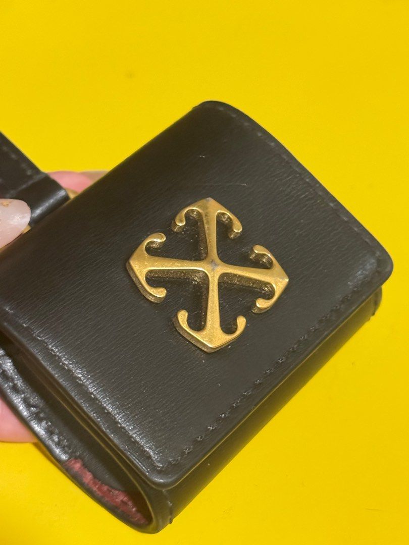 Off-White Arrows Motif Earphone Case (Category: Cases & Sleeves) located in Singapore. Submitted by meowbuy (Listing ID 1379117974, Image 2). Description: Authentic Off White airpod case bought from Farfetch. Moderately used. Self collect at cck 680215 or Midview City.