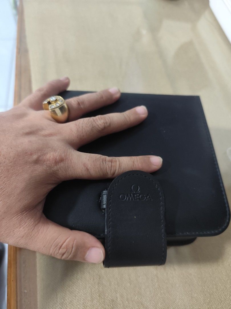 Omega (Category: Luxury Watches) located in Navotas City. Submitted by mistej (Listing ID 1379112888, Image 3). Description: omega authentic leather box japan source authentic guaranteed.