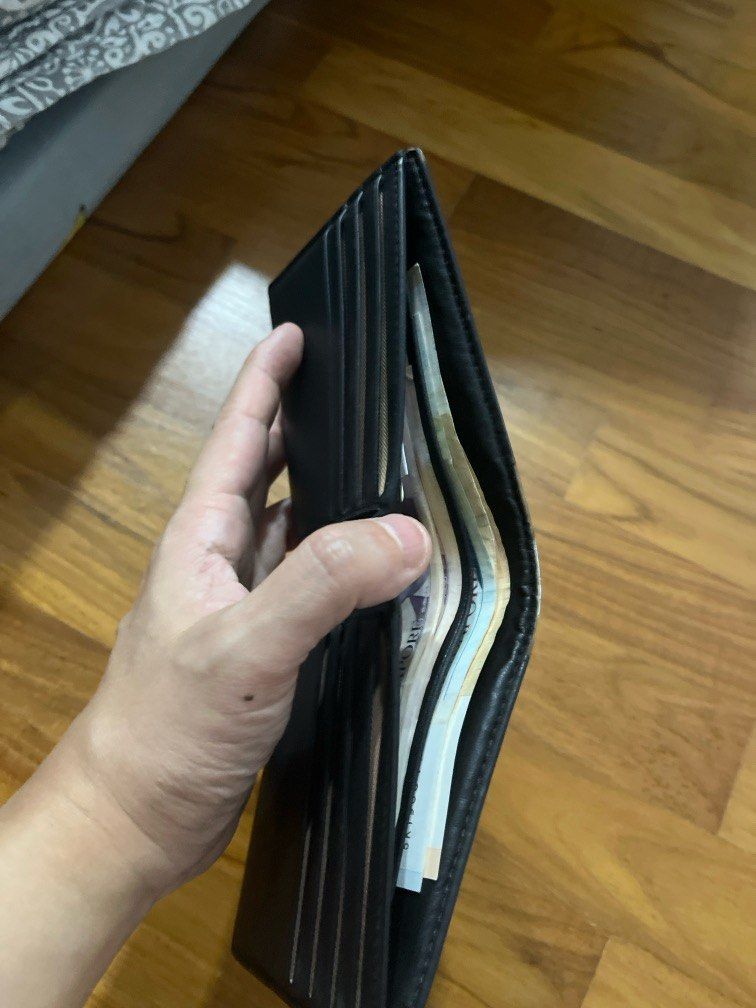 Original Men Coach Wallet (Category: Bags & Wallets) located in Singapore. Submitted by shawn1990 (Listing ID 1379098739, Image 3). Description: - Good condition (refer to pics) - comes with box .