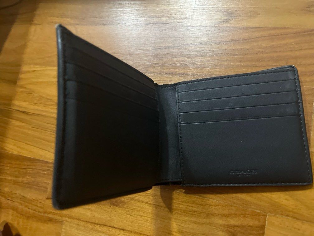 Original Men Coach Wallet (Category: Bags & Wallets) located in Singapore. Submitted by shawn1990 (Listing ID 1379098739, Image 2). Description: - Good condition (refer to pics) - comes with box .