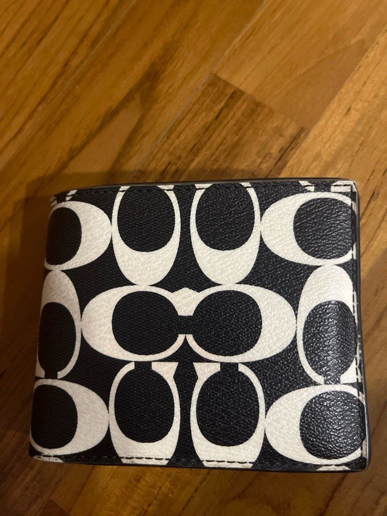 Original Men Coach Wallet (Category: Bags & Wallets) located in Singapore. Submitted by shawn1990 (Listing ID 1379098739, Image 1). Description: - Good condition (refer to pics) - comes with box .