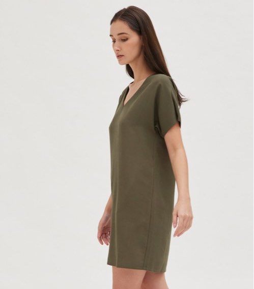 OSN Viscose Shift Dress (Category: Dresses) located in Singapore. Submitted by papermartini (Listing ID 1379107000, Image 2). Description: Worn thrice, no defects or stains Fits UK 10-12 NO TRADES, MEET UPS, ADDITIONAL PICS AND MEASUREMENTS $3 FOR SMART PAC STH KLARRA COS UNIQLO H&M ZARA.