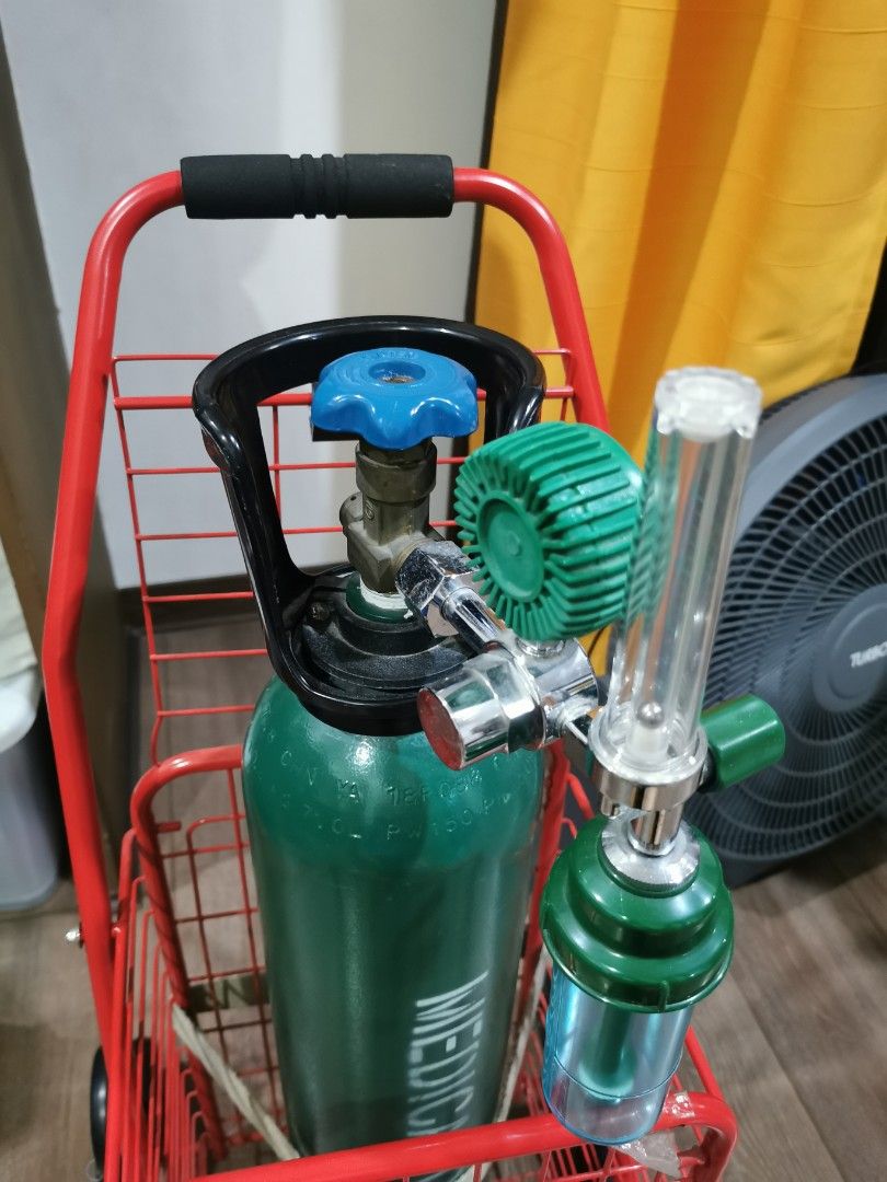 Oxygen tank 2nd hand (Category: Health Monitors & Weighing Scales) located in Cainta. Submitted by aterizshan4221 (Listing ID 1378968704, Image 3). Description: Medical oxygen tank( Wala ng laman) with regulator and trolly cart. 15lbs..