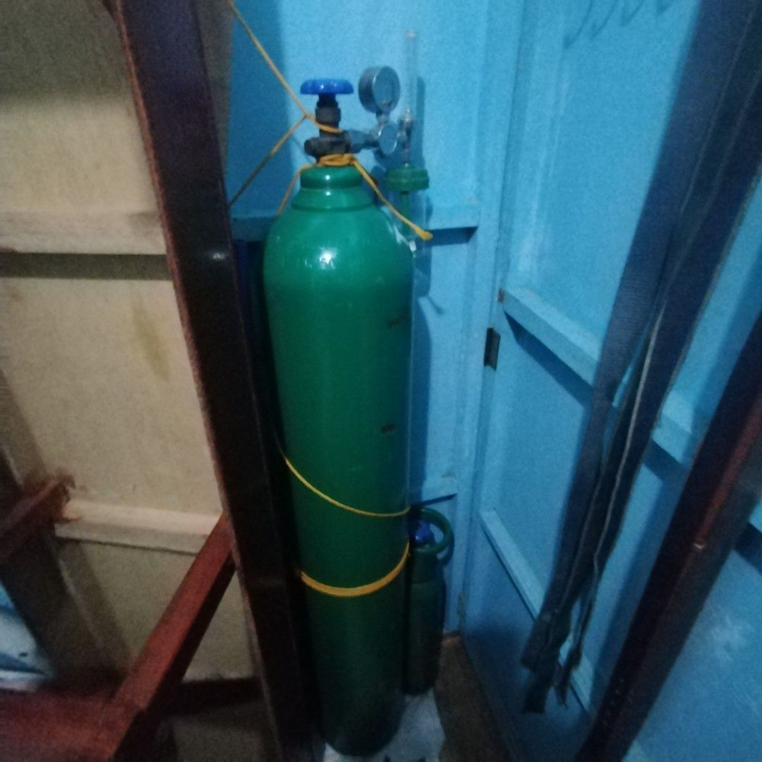 Oxygen Tank (Empty) (Category: Medical Supplies & Tools) located in Mandaluyong City. Submitted by _tak1ya (Listing ID 1379119054, Image 1). Description: .