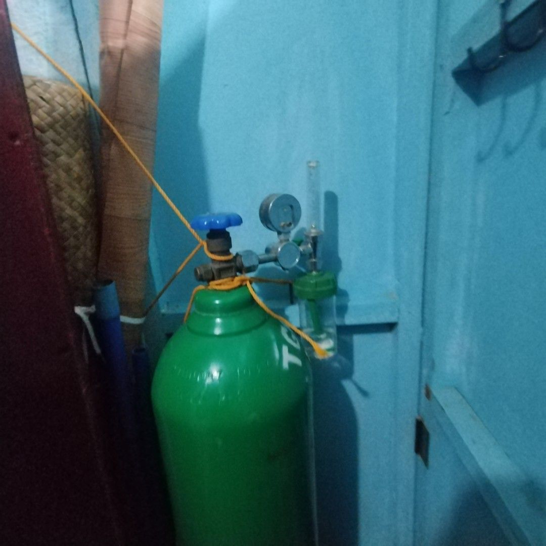 Oxygen Tank (Empty) (Category: Medical Supplies & Tools) located in Mandaluyong City. Submitted by _tak1ya (Listing ID 1379119054, Image 3). Description: .