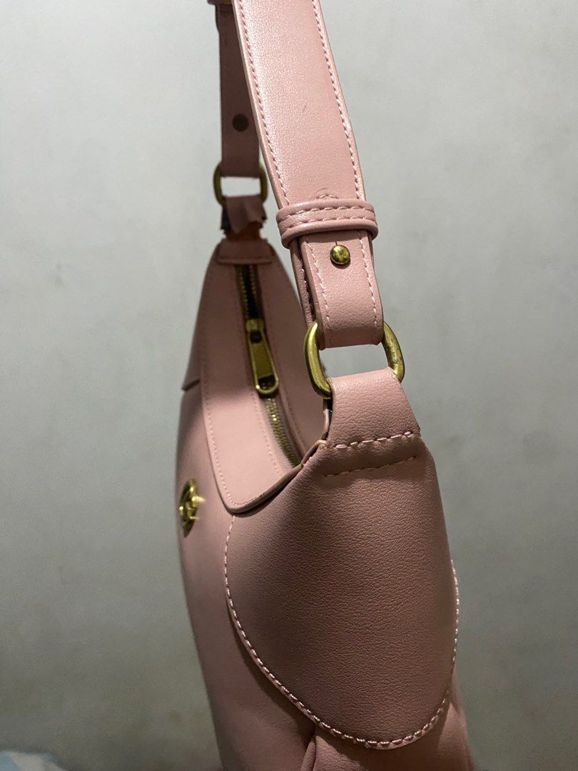 pink shoulder bag aphrodite (Category: Purses & Pouches) located in Taguig. Submitted by won_eeee (Listing ID 1379095433, Image 2). Description: issue: may damage sa lower part ng strap but still usable and can accommodate heavy things .