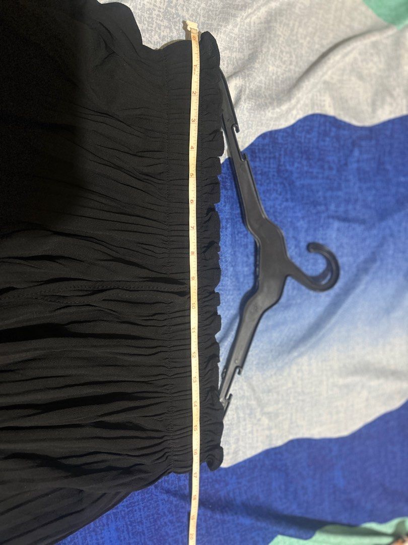 Plus Size Pleated Pants Black (Category: Other Bottoms) located in Pasay City. Submitted by volatile.waters (Listing ID 1379045407, Image 3). Description: length 40 inches can fit waistline 32-42 inch.