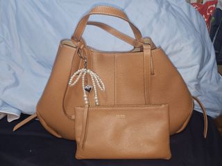 (Category: ) located in . Submitted by retailtherapy0603 (Listing ID 1378985963, Image 1). Description: .
