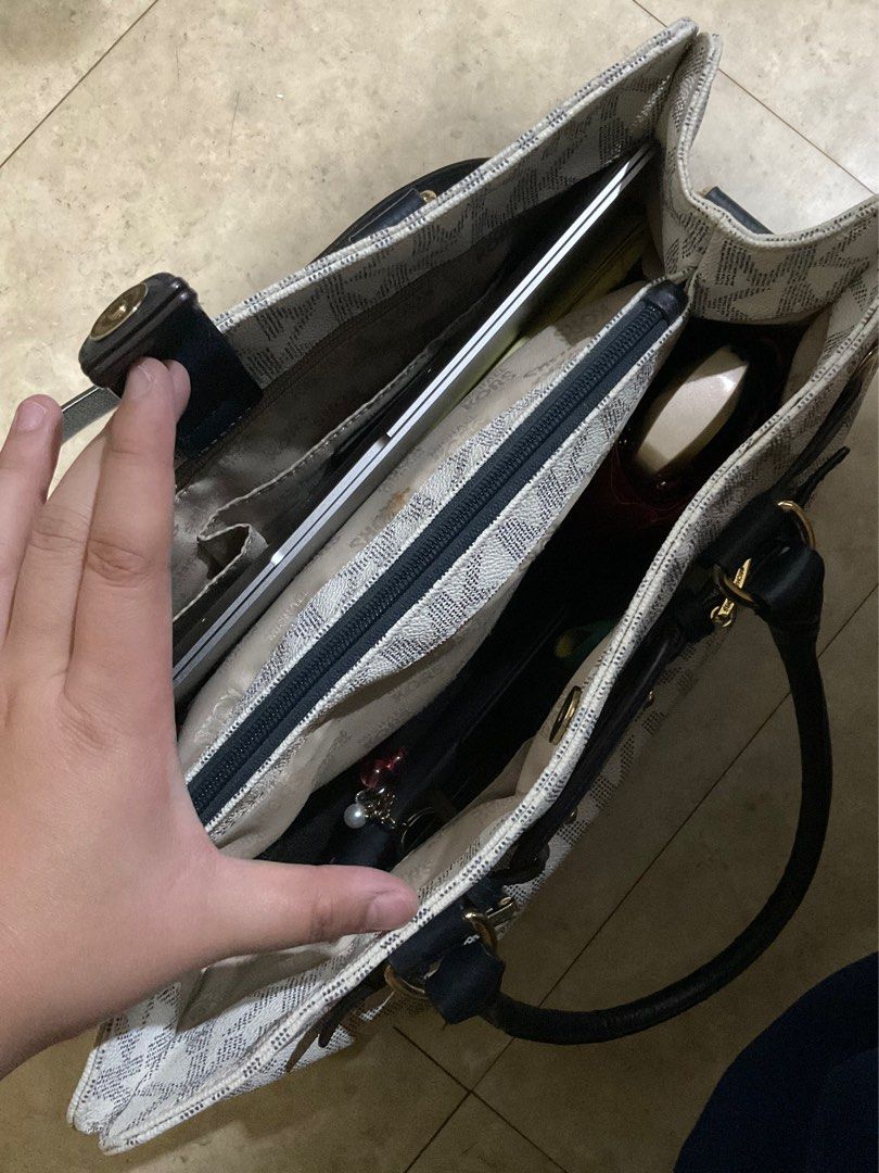 Preloved MK Hamilton (Category: Luxury Bags & Wallets) located in Makati City. Submitted by gclutters (Listing ID 1379115349, Image 3). Description: Super mura nalang. Negotiable pa RFS: nag c commute nalang papunta sa school, mabigat yung bag itself.