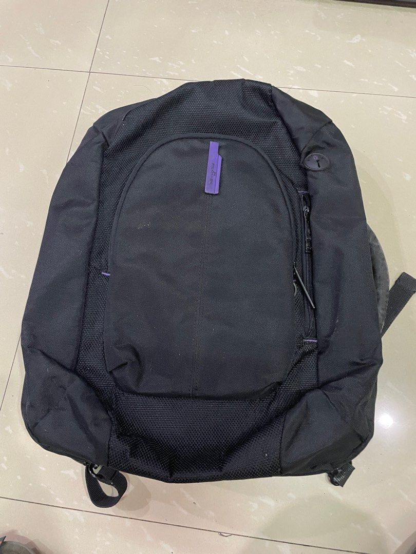 Samsonite backpack (Category: Backpacks) located in Rizal. Submitted by allenrion (Listing ID 1379047997, Image 1). Description: Preloved backpack with laptop compartment Size: 14 x 15 inches Price: 500 pesos Flaw: faded color sa handle.