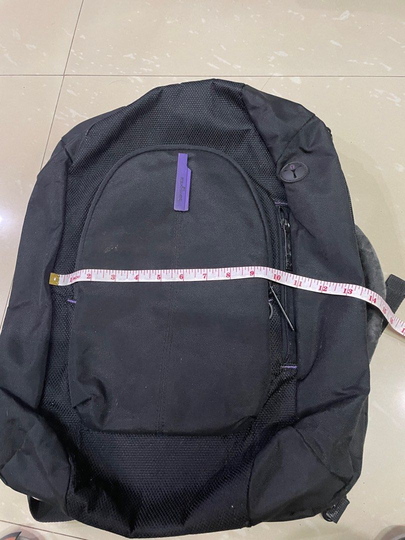 Samsonite backpack (Category: Backpacks) located in Rizal. Submitted by allenrion (Listing ID 1379047997, Image 2). Description: Preloved backpack with laptop compartment Size: 14 x 15 inches Price: 500 pesos Flaw: faded color sa handle.