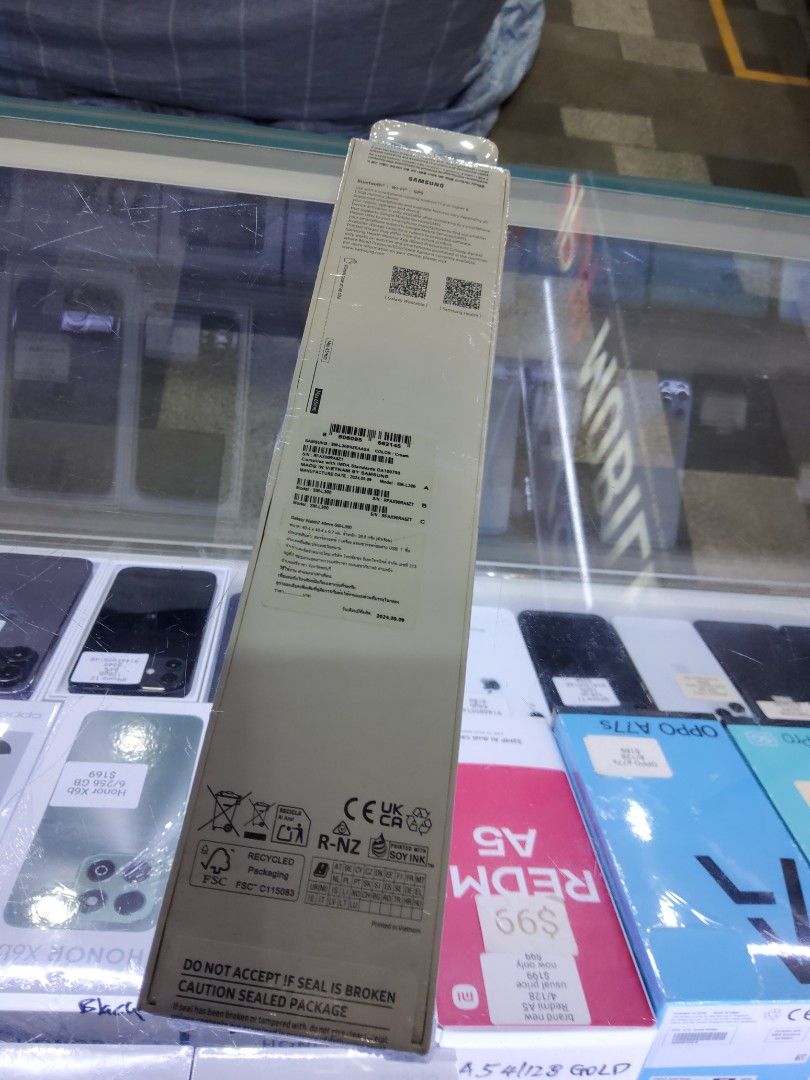 Samsung galaxy watch 7 (Category: Wearables & Smart Watches) located in Singapore. Submitted by jpmobileofficial. (Listing ID 1379084290, Image 2). Description: watch 7 40 mm wifi cream fix price.