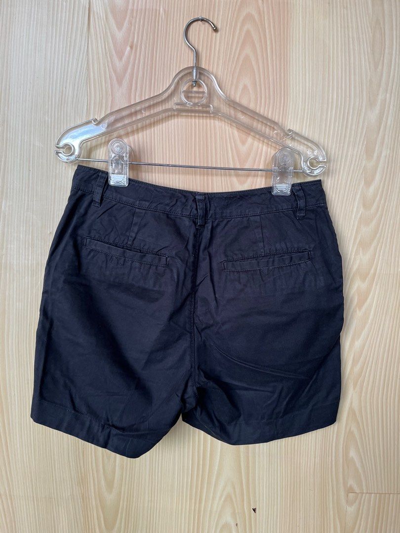 Shorts (Category: Shorts) located in Pasig City. Submitted by gjoconcepcion (Listing ID 1379005661, Image 2). Description: Marked as size 28. maganda to cotton, the same with the other shorts I posted. Selling this cheaper than the other shorts I posted pwedeng pwede mo pang e pang malling. .