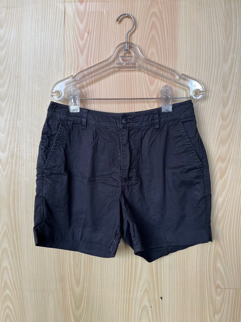 Shorts (Category: Shorts) located in Pasig City. Submitted by gjoconcepcion (Listing ID 1379005661, Image 1). Description: Marked as size 28. maganda to cotton, the same with the other shorts I posted. Selling this cheaper than the other shorts I posted pwedeng pwede mo pang e pang malling. .