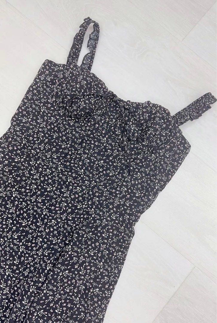 SSD Veda Dress Black Petite Bloom (Category: Dresses) located in Singapore. Submitted by cartwithme (Listing ID 1379112938, Image 1). Description: Size M BNWOTIP $45 mailed with tracking Pls do not request for rlp Not liable for lost mail By purchasing, you agree to the terms stated on my bio Pm if keen :).