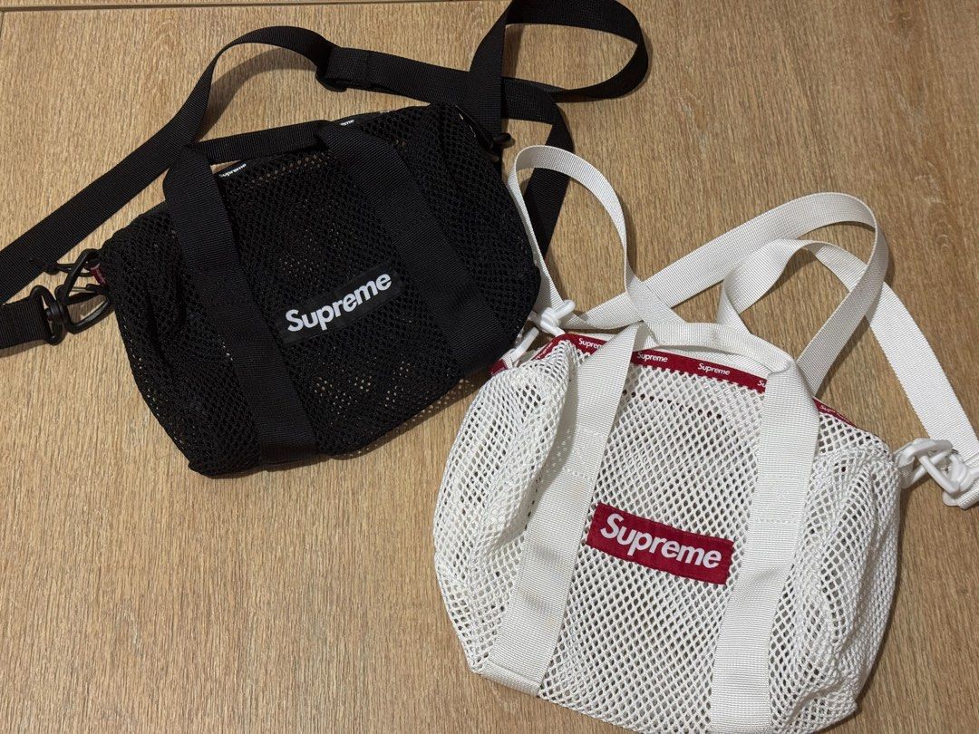 Supreme Duffle bag （分類：腰袋、手提袋、小袋）位於 Hong Kong。 由 hei_hei 提交（商品編號 1371800743，圖片 1）。簡介： Mini supreme duffle bag $550 99.9新淨,無單。只用過一兩次。 可SF。