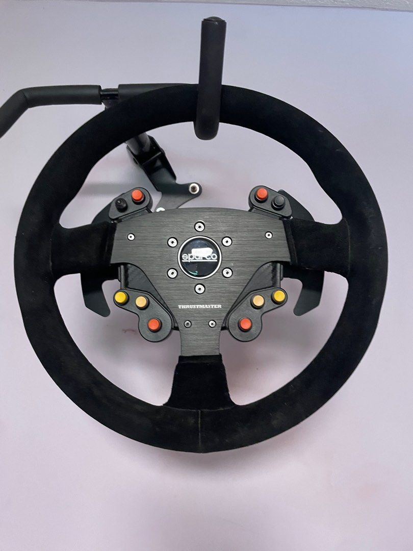 thrustmaster r383 sparco rally wheel （分類：手掣）位於 Hong Kong。 由 eorson 提交（商品編號 1378975942，圖片 1）。簡介： thrustmaster r383 sparco rally wheel 直徑 33 厘米 9 個位於方向盤內側的操作按鈕 1 個帶按鈕功能的方向鍵 2 個可調節順序換檔撥片 採用拉絲金屬飾面 麂皮,手感一流 表面些許使用痕跡 功能一切正常 原價買落都要3000幾 可安裝至所有 Thrustmaster T 系列* 底座： T500 RS T300 RS T300 Ferrari GTE T300 Ferrari Integral Racing Wheel Edition Alcantra Edition T300 RS TX Racing Wheel Ferrari Ferr Racing 4458 4306 P310 Competition Mod TS-PC Racer T-GT 也相容於 T