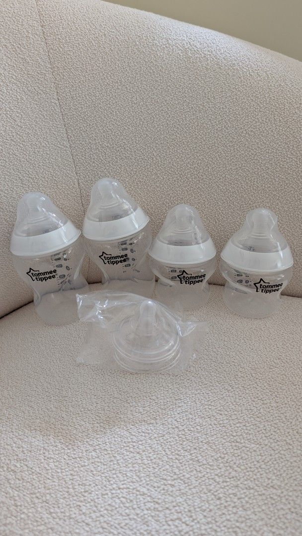 Tommee Tippee Baby Bottles Set (Category: Breastfeeding & Bottle Feeding) located in Singapore. Submitted by whyeljay (Listing ID 1379034562, Image 1). Description: Used less than 5 times as baby does not like the teats from Tommee Tippee. Price is negotiable. - Set of Tommee Tippee baby bottles - Includes four bottles (150ml x2; 260ml x2) - Comes with replacement nipples x2 - Bottles are in good condition - Ready for immediate use - Ideal for pa