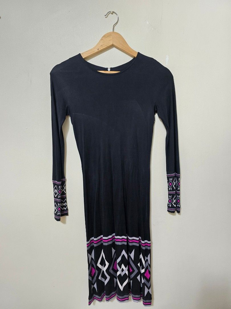 Tory Burch Dress (Category: Dresses) located in Malolos. Submitted by ciantin (Listing ID 1378972536, Image 1). Description: Authentic. Fits XS-S. Stretchable. No when worn.