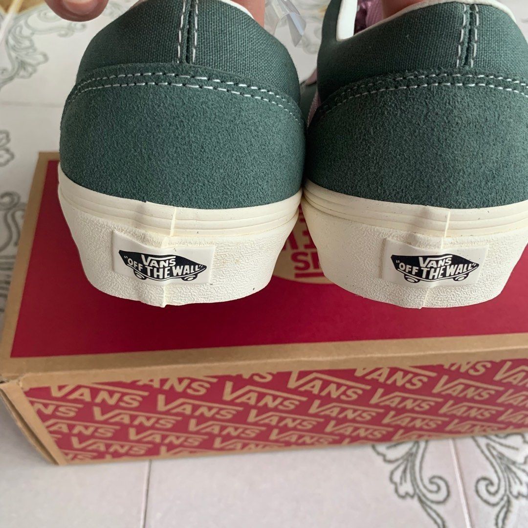 US9.5 Classic Vans Vault Vintage Style 36 Sport Green Pink skate shoes sneakers skateboarding old skill limited edition era in box (Category: Sneakers) located in Singapore. Submitted by speed3m0nz (Listing ID 1378985960, Image 2). Description: Selling a pair of US9.5 Classic Vans Vault Vintage Style 36 Sport Green Pink skate shoes sneakers skateboarding old skill limited edition era in box. Paid $99 for it. Get it for a steal at $70.