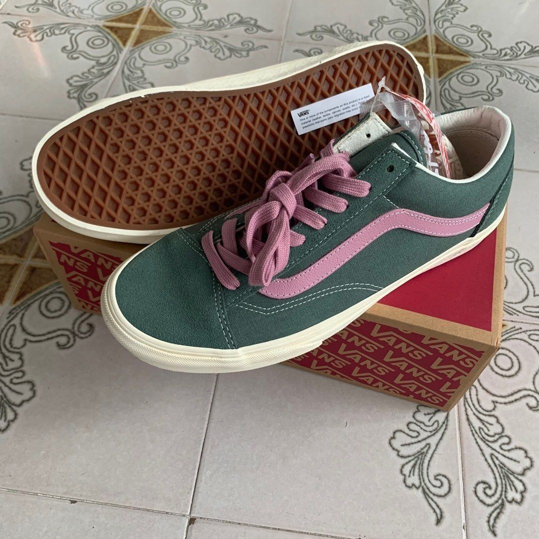 US9.5 Classic Vans Vault Vintage Style 36 Sport Green Pink skate shoes sneakers skateboarding old skill limited edition era in box (Category: Sneakers) located in Singapore. Submitted by speed3m0nz (Listing ID 1378985960, Image 3). Description: Selling a pair of US9.5 Classic Vans Vault Vintage Style 36 Sport Green Pink skate shoes sneakers skateboarding old skill limited edition era in box. Paid $99 for it. Get it for a steal at $70.