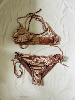 (Category: ) located in . Submitted by closetboundph (Listing ID 1379082894, Image 1). Description: .