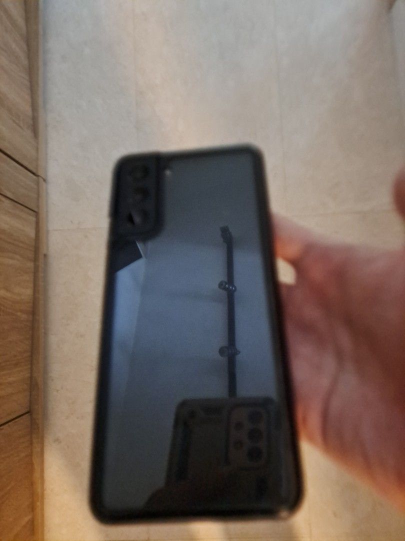 Very cheap Samsung s21 plus 256gb (Category: Samsung) located in Singapore. Submitted by korail (Listing ID 1379072748, Image 1). Description: Phone and case only.